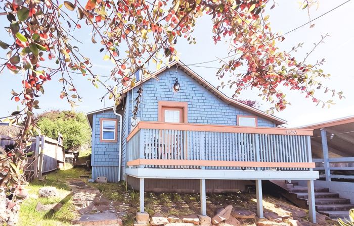 Cozy Studio Cottage with Harbor View/Spacious Full Kitchen & Pet Friendly