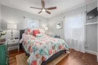 Coastal Karma Cottage - Near downtown Stuart, FL - Homestay