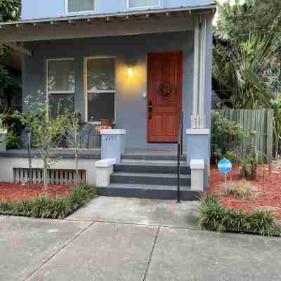 3/3 Mins from UT. Fully Equipped Monthly Stay  Fast WiFi + Workspace + Parking Hotel Exterior