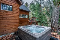 Riverfront Cabin w/Hot Tub : Near Mt. Rainier Sunrise entrance - Alppimaja