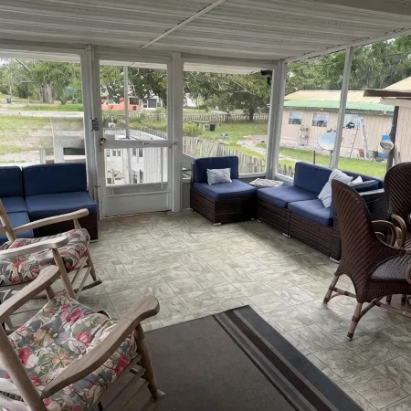 Off Duty Retreat ~ Sleeps 10,  Screen Porch, Plenty of Parking, Blackstone Grill