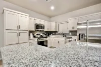 Lovely 3-bedroom 3baths house in Las Cruces with AC, WiFi. Enjoy! - 4-Star