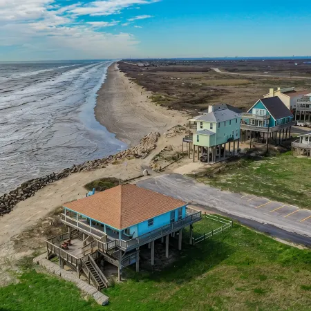 Just Beachy @ the pass Beautiful views, beach front home San Luis Pass TX