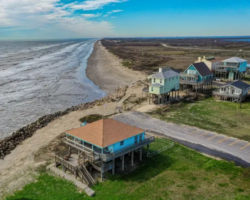 Just Beachy @ the pass Beautiful views, beach front home San Luis Pass TX - de playa