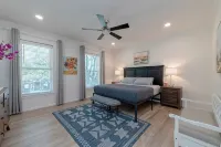 Kid-Friendly Backyard, Pool & Game Room – Ideal for Families & Lg Grp - Slps 15 - Homestays