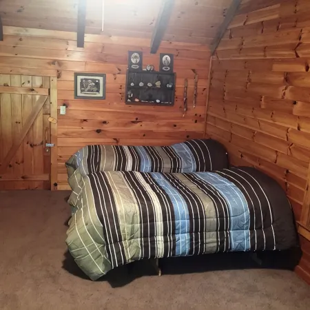 American Indian Decorated Log Cabin On Toccoa River Awaits Your Arrival!