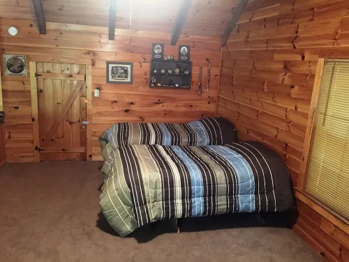 American Indian Decorated Log Cabin On Toccoa River Awaits Your Arrival! - 2-Star