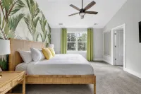 Four King Beds, Firepit, Grill in Park Circle! - Homestays