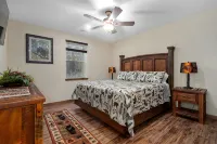 Big Bear Lodge-2 Pools, Private Hot Tub, Splash Pad, Pool Table- Brand New Home - 4 estrellas