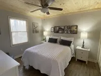 Mountain Resort Cabin with Outdoor Gas Firepit, and Mountain Stream! - balcony