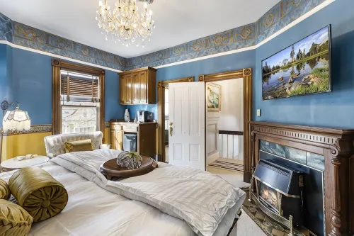 SJ Downtown Victorian Master King Bedroom 2 - Homestays