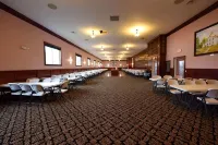 Mackinaw Beach and Bay Inn & Suites - 2-Star