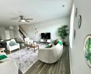 Spacious 5BD 5.5BA house in the Heart of Richmond - บังกะโล