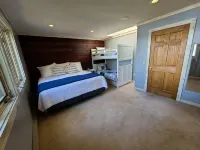 Private Beach, Beautiful Lake Home, Fishing, Recreation - Everything You Need! - 샬레 호텔