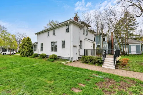 Chic 3 bedroom Get-a-way in downtown Lake Geneva - 4-Star