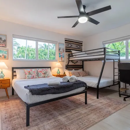 Private Beach Access-Heated Pool-TikiHut-Grill