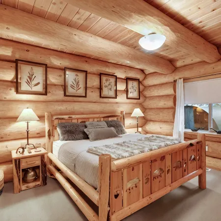 Cozy Ski Retreat in Govy w/ Hot Tub and Outdoor Sauna