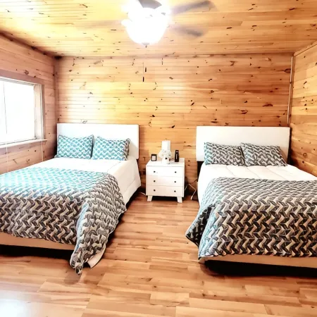 Spacious log cabin for country getaway Hotels in Freestone County