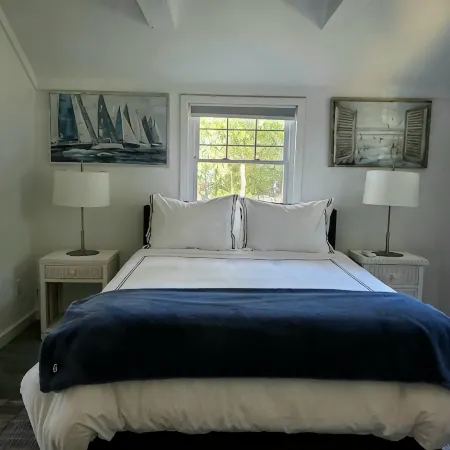 One Bedroom Hamptons Waterfront Cottage