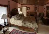 GORGEOUS FAMILY FRIENDLY VICTORIAN WITH ALL NATURAL CEDAR HOT TUB NEAR GORE MT - Wifi