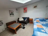 Charming T1 completely renovated, with large terrace, in the heart of Giens. - 2-Star