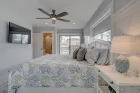 Stunning 4Br Home / 2nd Row / Ocean Views + Parking for 5 Vehicles - 4つ星