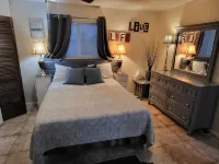 Cozy Casita in a safe quiet neighborhood near a beautiful pond. - 3-Star