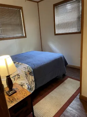 Summer Lake Fun at Cozy Blue Cabin – Prime Fishing & Boating on Lake Barkley! - 2 étoiles