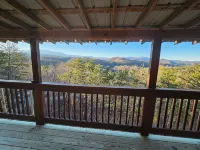 STUNNING SMOKY MOUNTAIN VIEWS! Hot Tub! Games! Close to Dollywood and Parkway! - วิวภูเขา