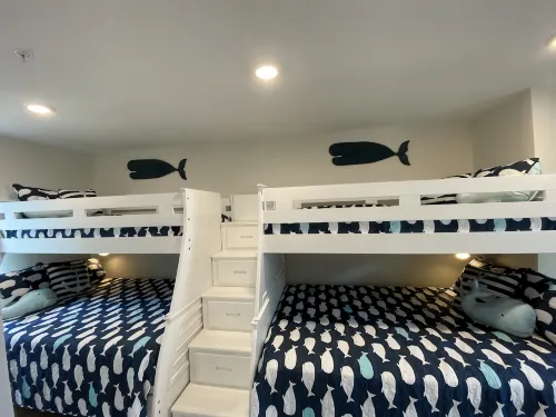 Free Pet & Special Pricing!  the Whale 2: Cozy 2-Bedroom Cottage - 2-Star