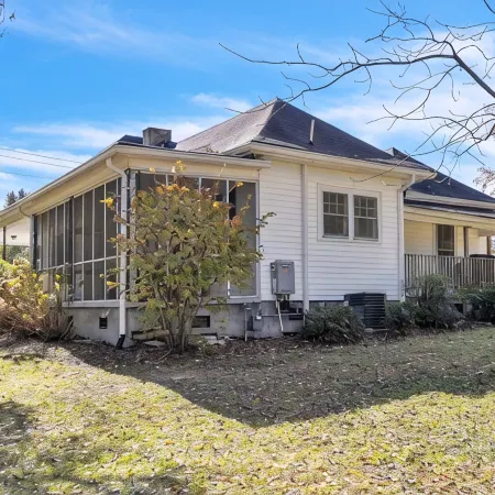 Historic 3BR with Porch & Fire Pit near Downtown