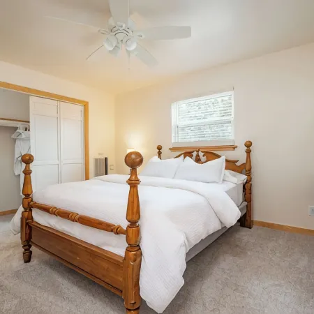Private and Spacious Home Near the Plaza with Mountain Views!