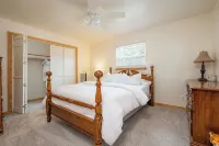 Private and Spacious Home Near the Plaza with Mountain Views! - マウンテンビュー