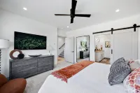 Blue River Views - Mountain/Modern with Private Hot Tub - balcony