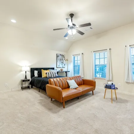 55% off special Monthly price/New remodel/6 rooms/4 bathrooms/Business welcome