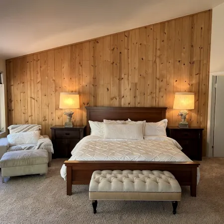 Spacious Secluded Cabin on 9 acres Hot Tub Outdoor Dining Private Trails