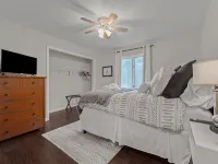 Calhoun Clubhouse 3BR/2BA Home • Sleeps 8 • Fire pit 🔥 • Near #6 & Longleaf ⛳ Hotels in Pinehurst