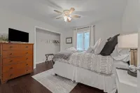 Calhoun Clubhouse 3BR/2BA Home • Sleeps 8 • Fire pit 🔥 • Near #6 & Longleaf ⛳ - Homestays