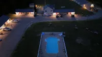 The Villager Motel - Swimmingpools