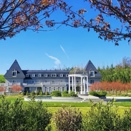 Chateau Herbe ~ Oberon Suite w/ Kitchen