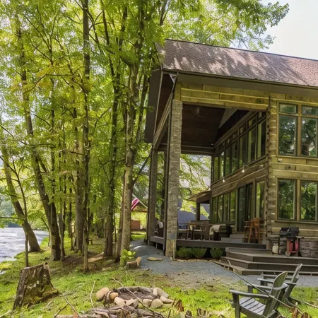 Cabin on Nantahala River with Hot Tub