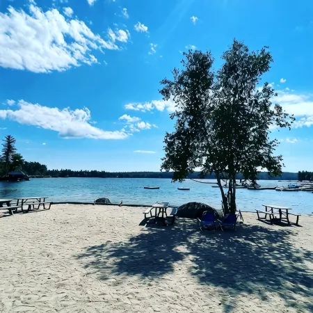 Cabin between Two Lakes -Private Beach on Moose Pond Minutes to Pleasant Mt Ski