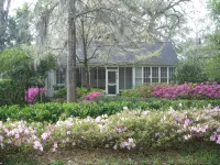 Charming 2BR/2BA Guest House on Historic 2 acres in downtown Summerville! - Gym