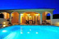 Villa Vanilla with Heated Pool - Private Pools