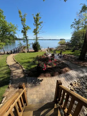 Dreher Dreams Cabin-Lakefront- + Fishing, Kayaks,Paddleboards, 7 Beds Sleeps 9! - 4-Star