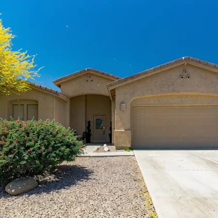 Beautiful Bungalow in Award Winning Resort Style Gated Sun Lakes community