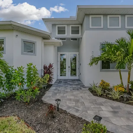PRIVATE VACATION HOME Cape Coral w/ Heated Saltwater Pool - Spa -Gas Grill