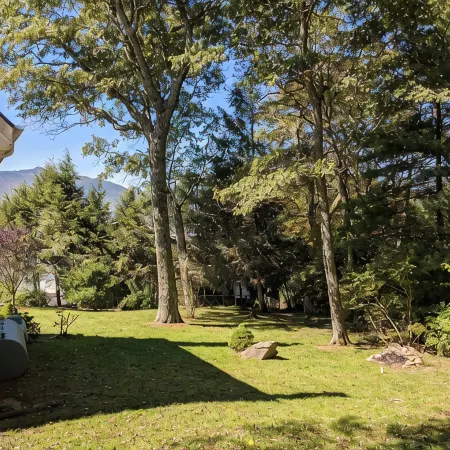 Big Views, Hot Tub, Dog Friendly, 5min to BR