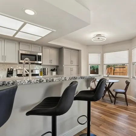 Luxury Home, W/Pool Table; 40 min from Tahoe