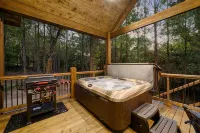 Pet Friendly 1 bedroom cabin- Come relax behind the pine curtain - 4-Star
